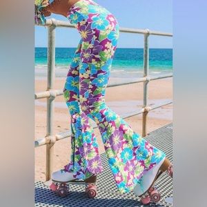 🌺✌🏽HER PONY THE LABEL groovy hibiscus flower stretchy bell bottoms✌🏽🌺 new!
